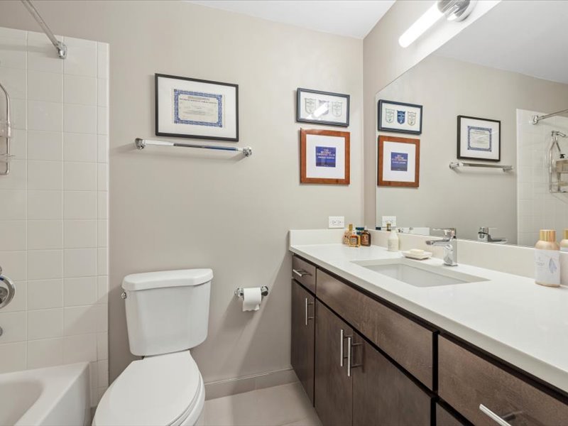1730 N CLARK Street Unit: 101