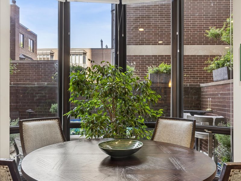1730 N CLARK Street Unit: 101