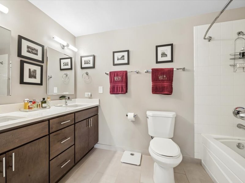 1730 N CLARK Street Unit: 101