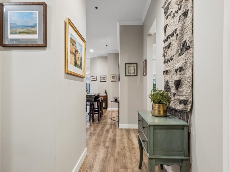 1730 N CLARK Street Unit: 101
