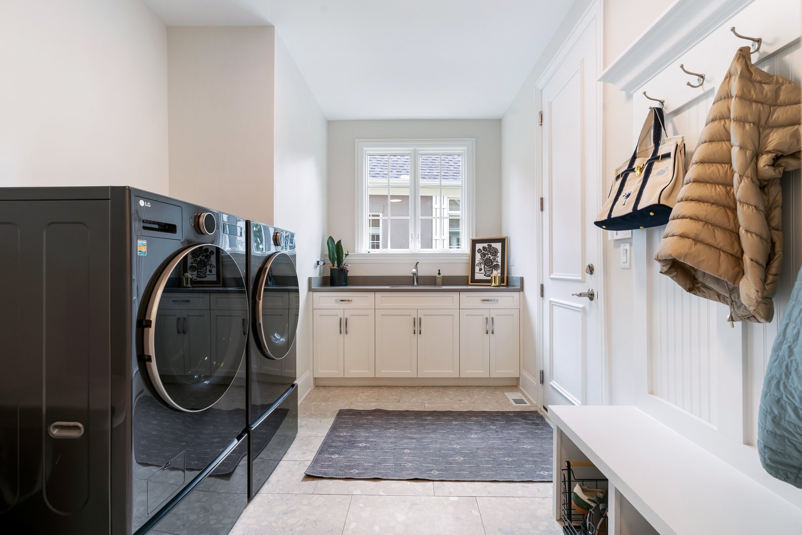 1925 Amberley Court