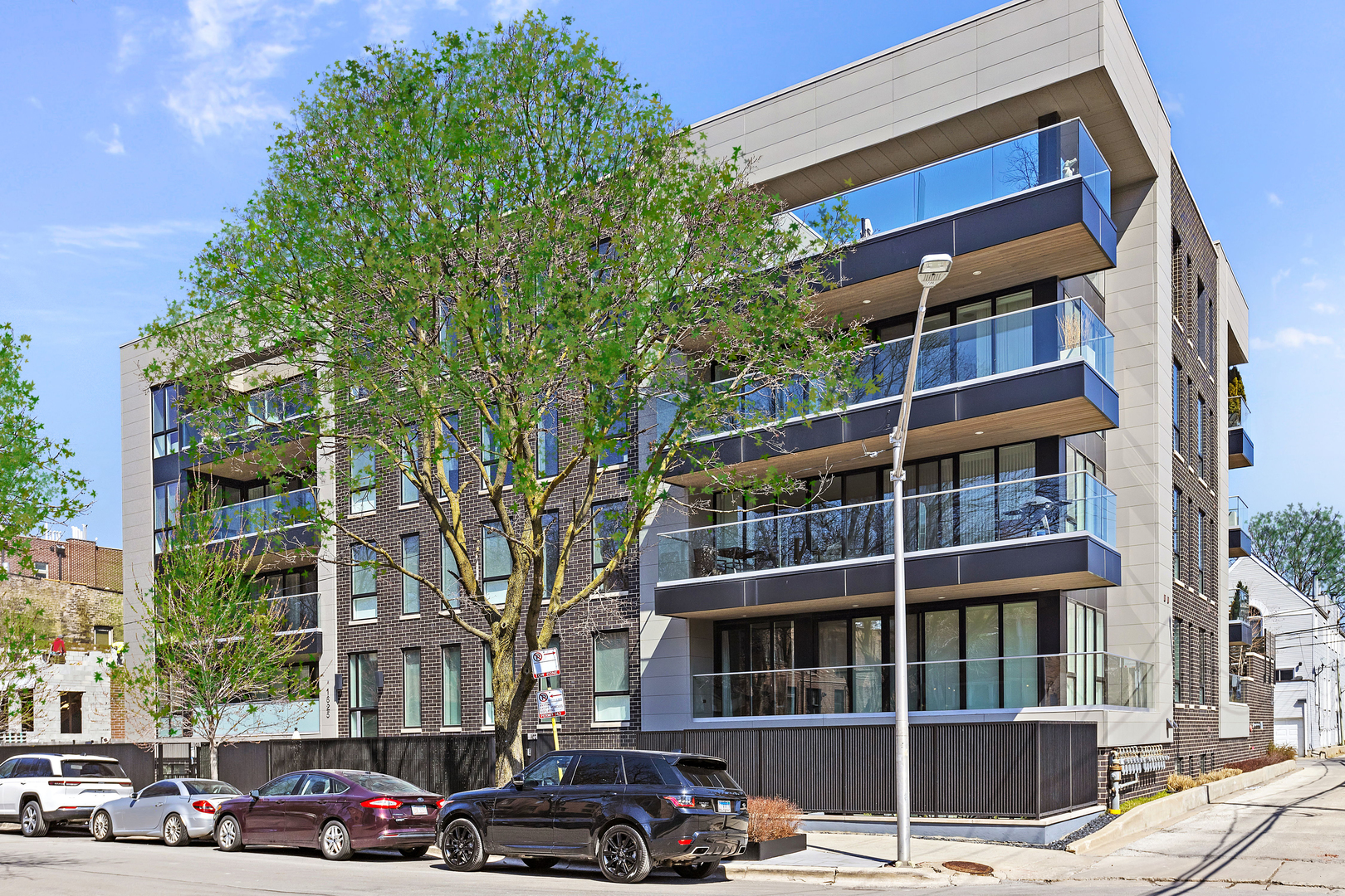 1625 N Burling Street Unit: 304