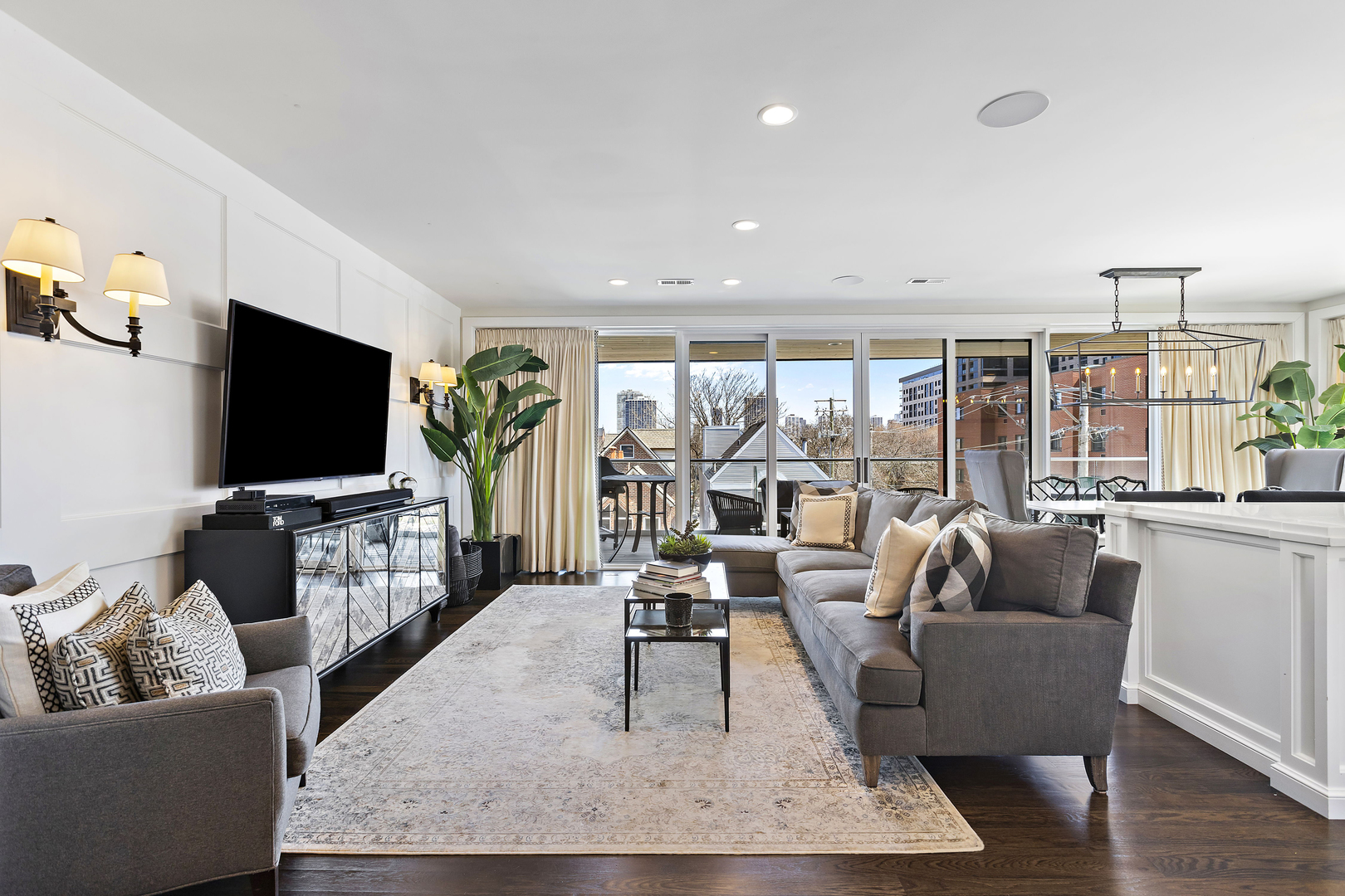 1625 N Burling Street Unit: 304