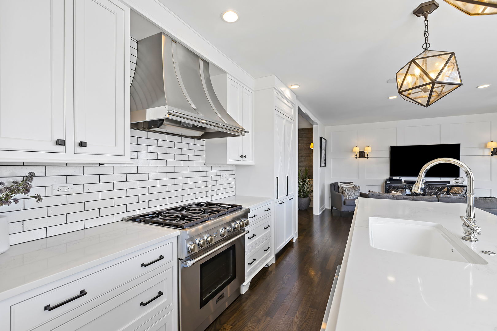1625 N Burling Street Unit: 304