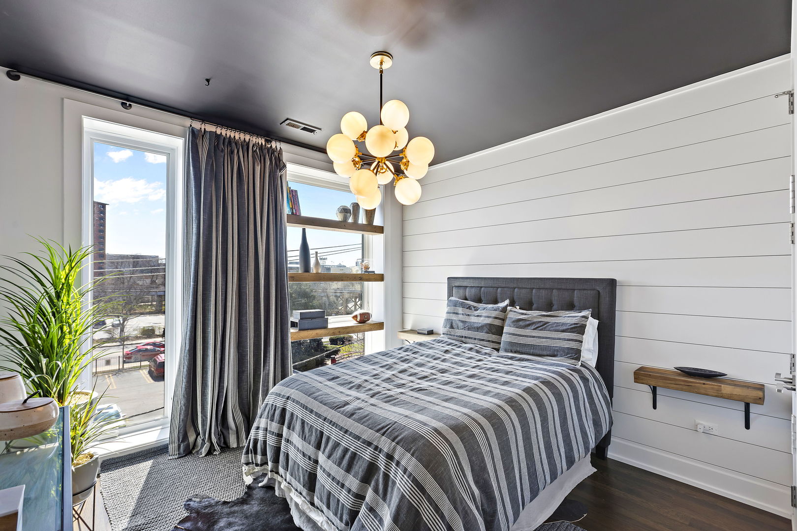 1625 N Burling Street Unit: 304