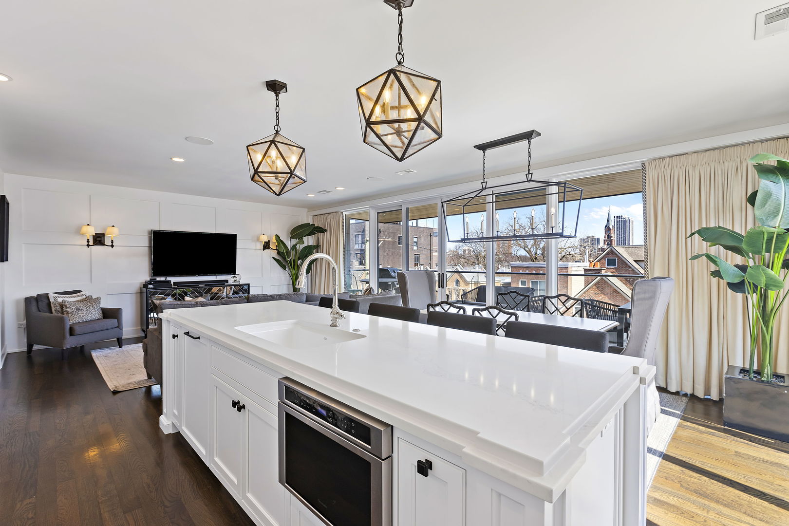 1625 N Burling Street Unit: 304
