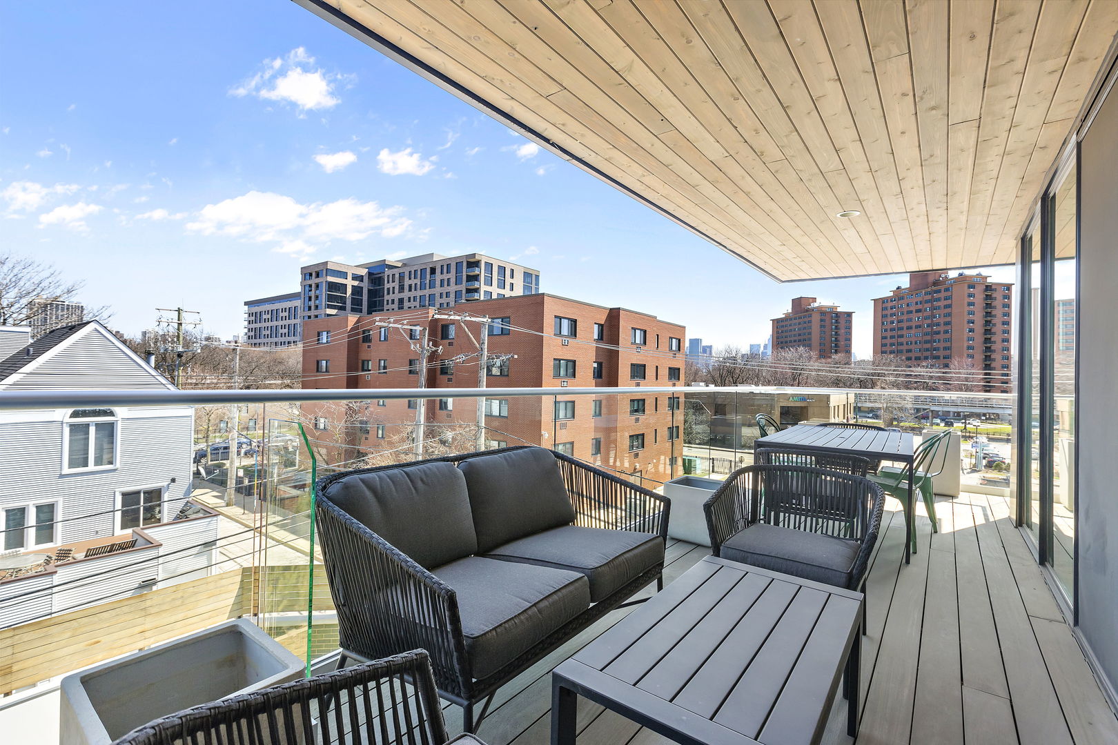 1625 N Burling Street Unit: 304