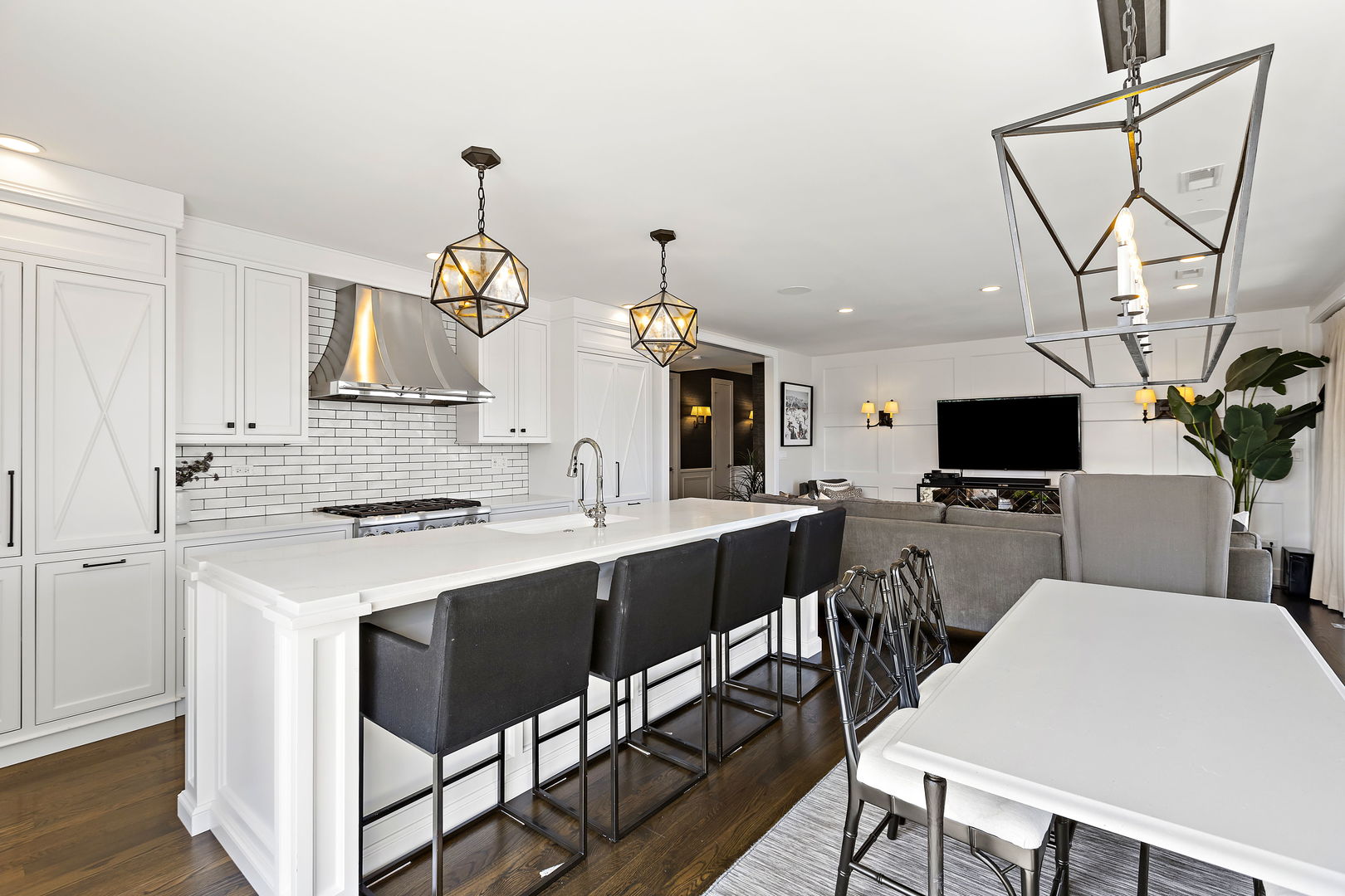 1625 N Burling Street Unit: 304