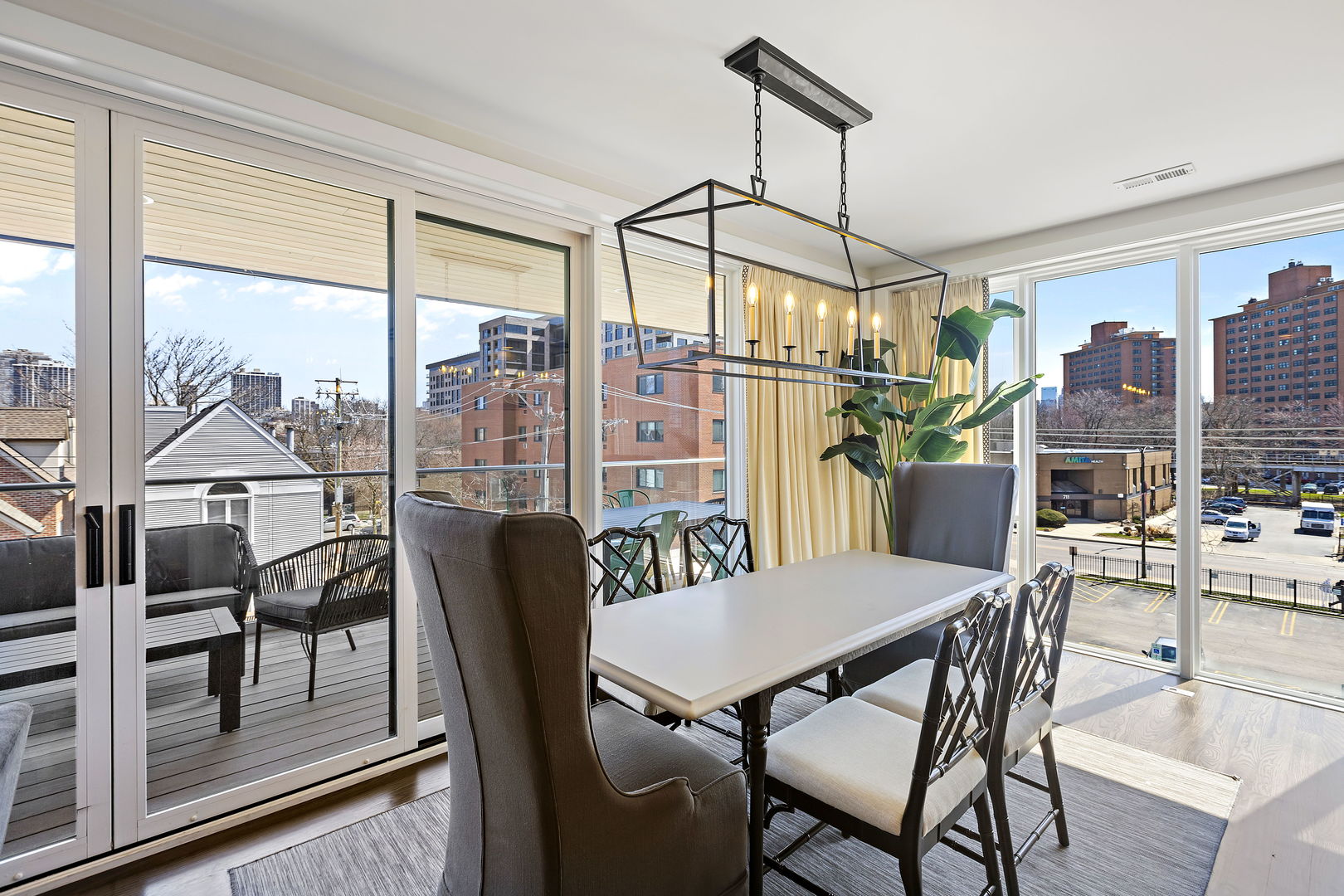 1625 N Burling Street Unit: 304