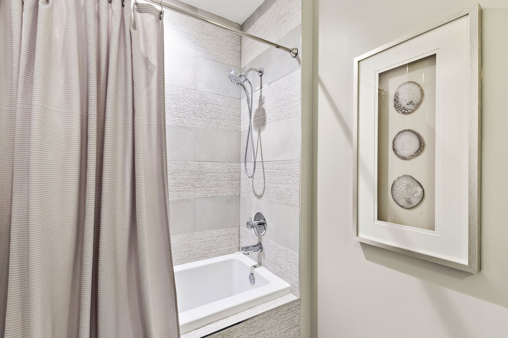 1625 N Burling Street Unit: 304