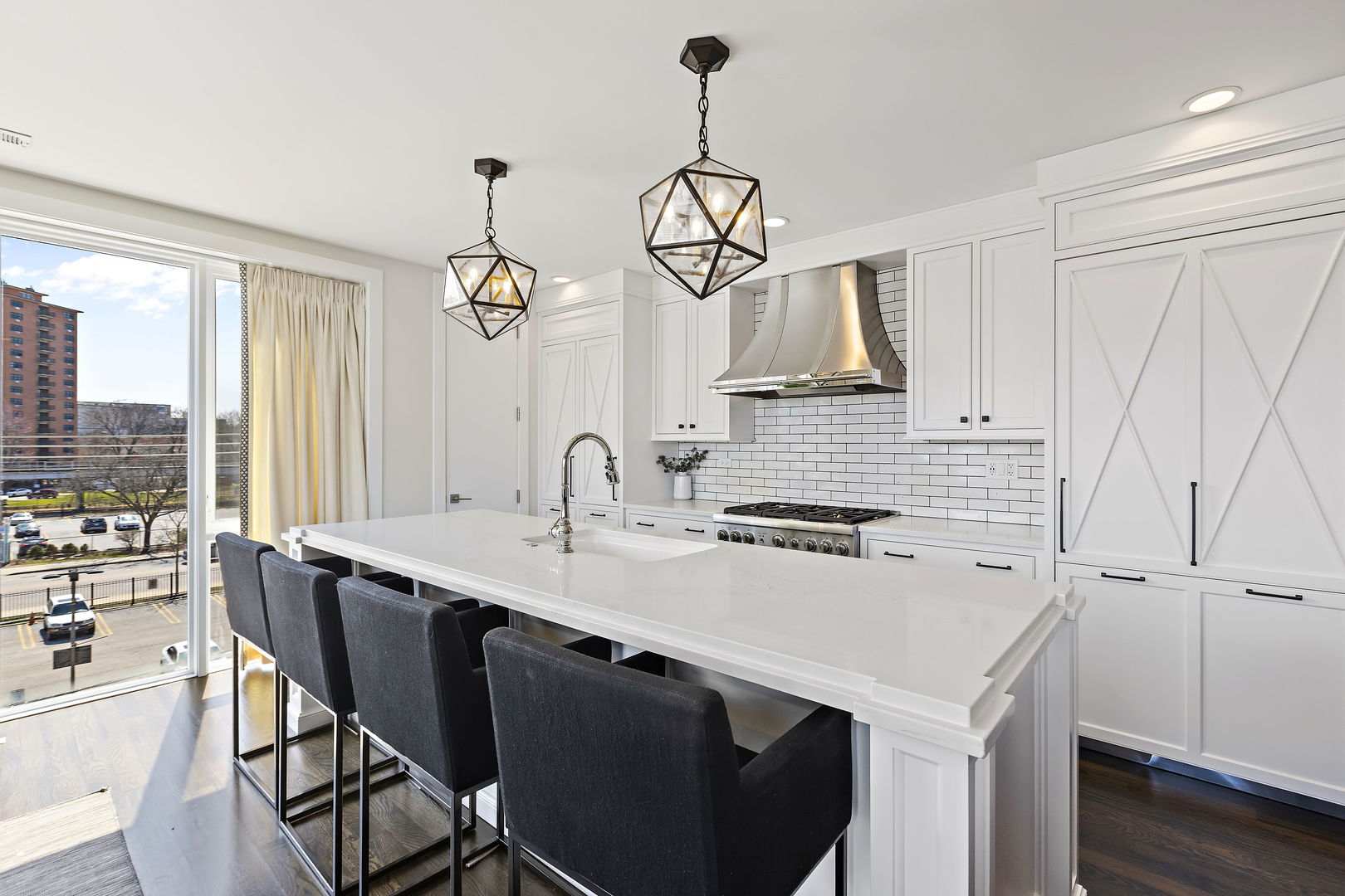 1625 N Burling Street Unit: 304