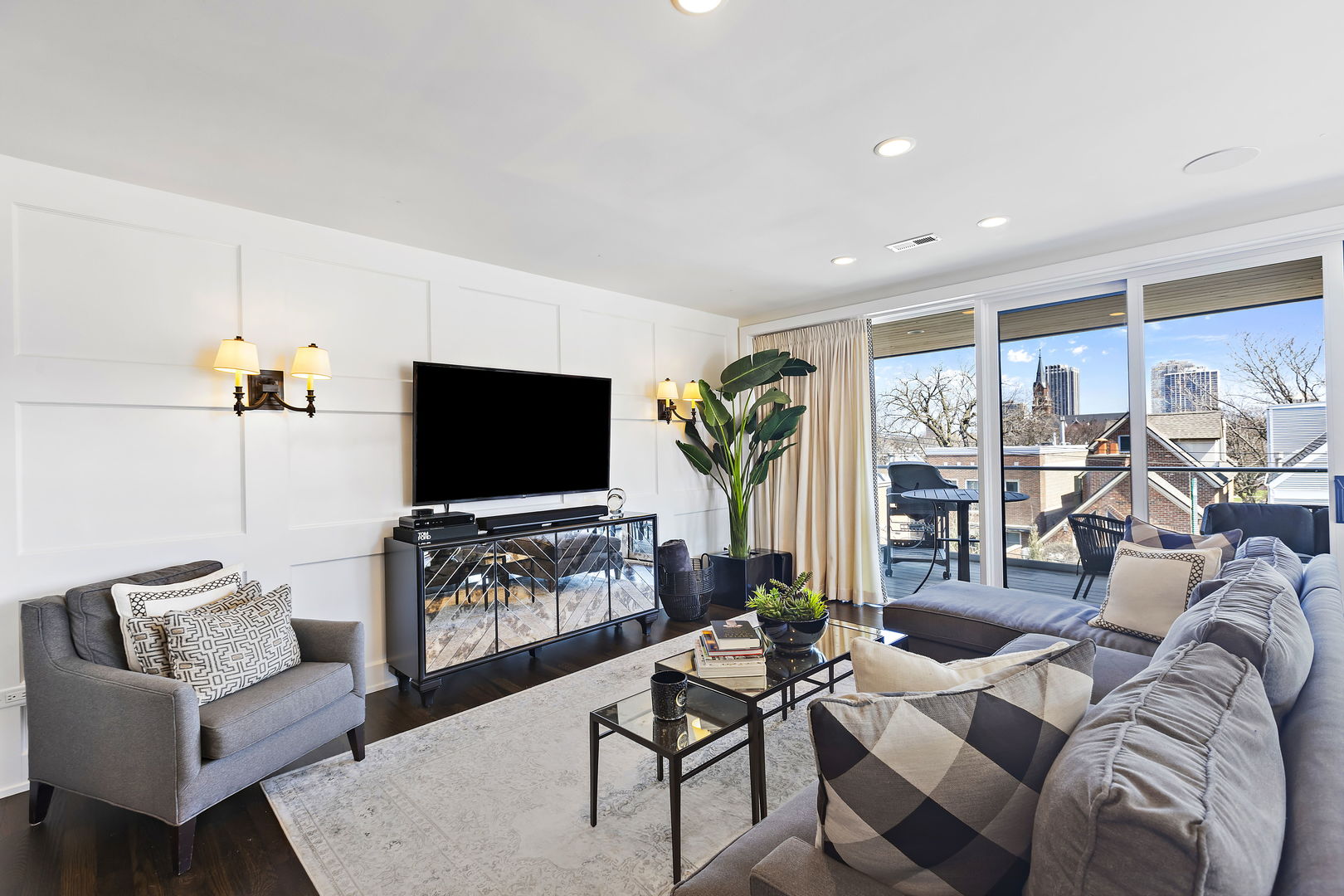 1625 N Burling Street Unit: 304