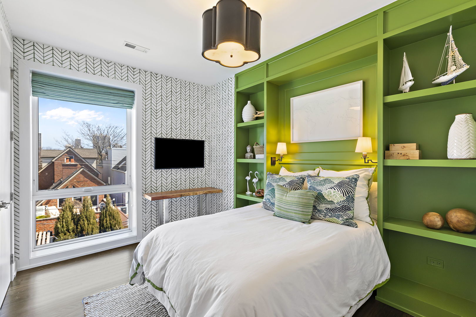1625 N Burling Street Unit: 304