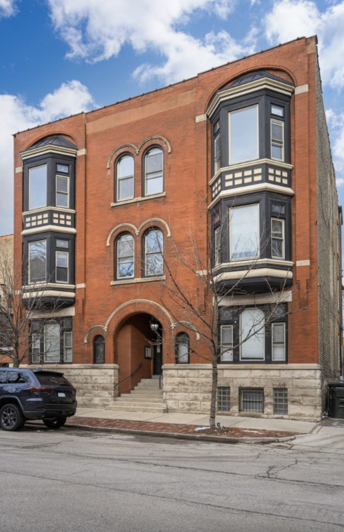 2149 N Racine Avenue Unit: 1