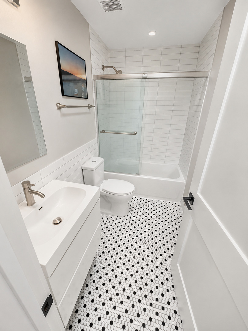 2149 N Racine Avenue Unit: 1
