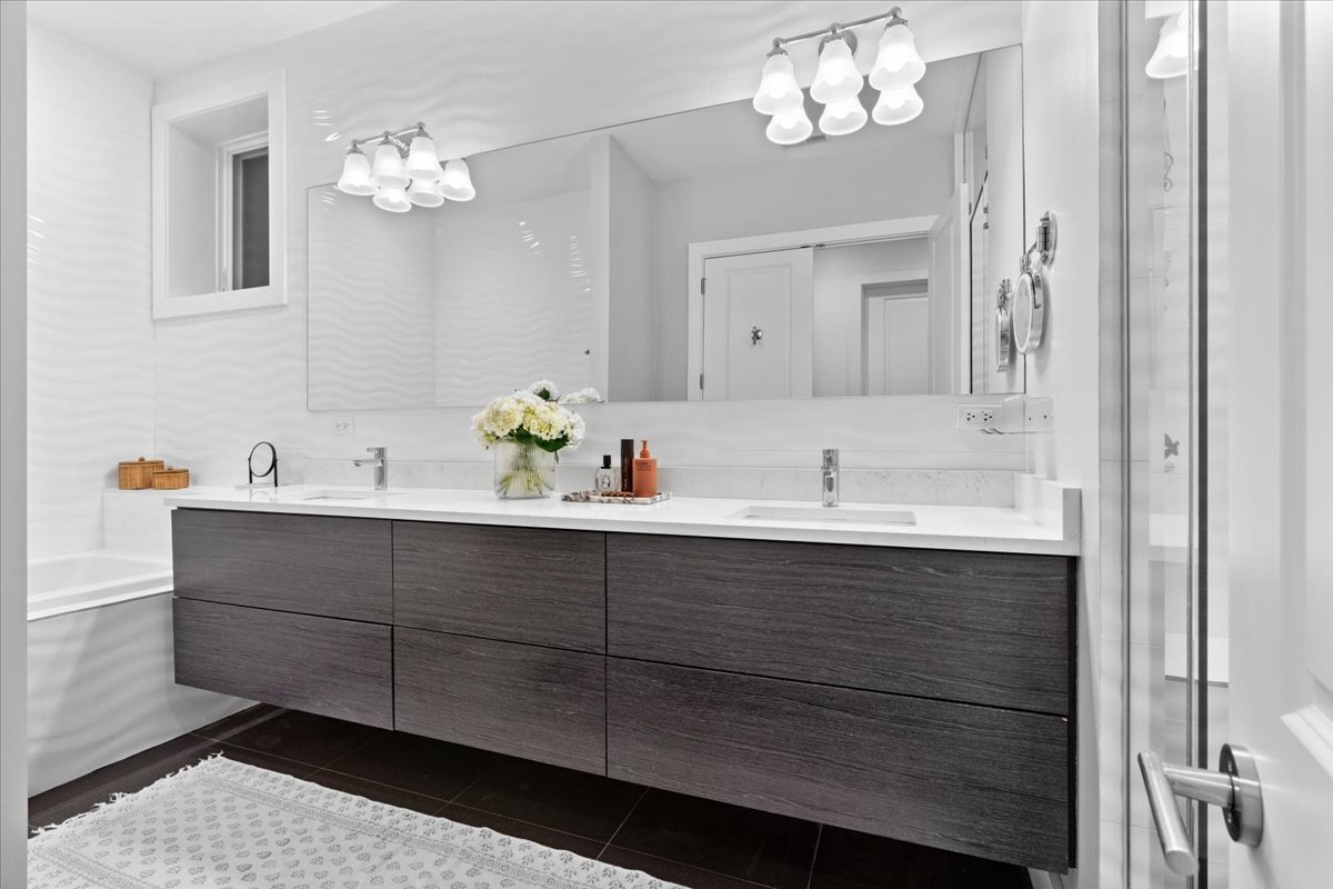 2922 N SHEFFIELD Avenue Unit: 1