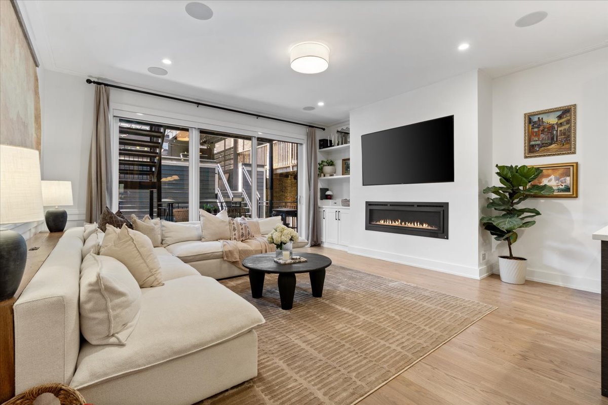2922 N SHEFFIELD Avenue Unit: 1