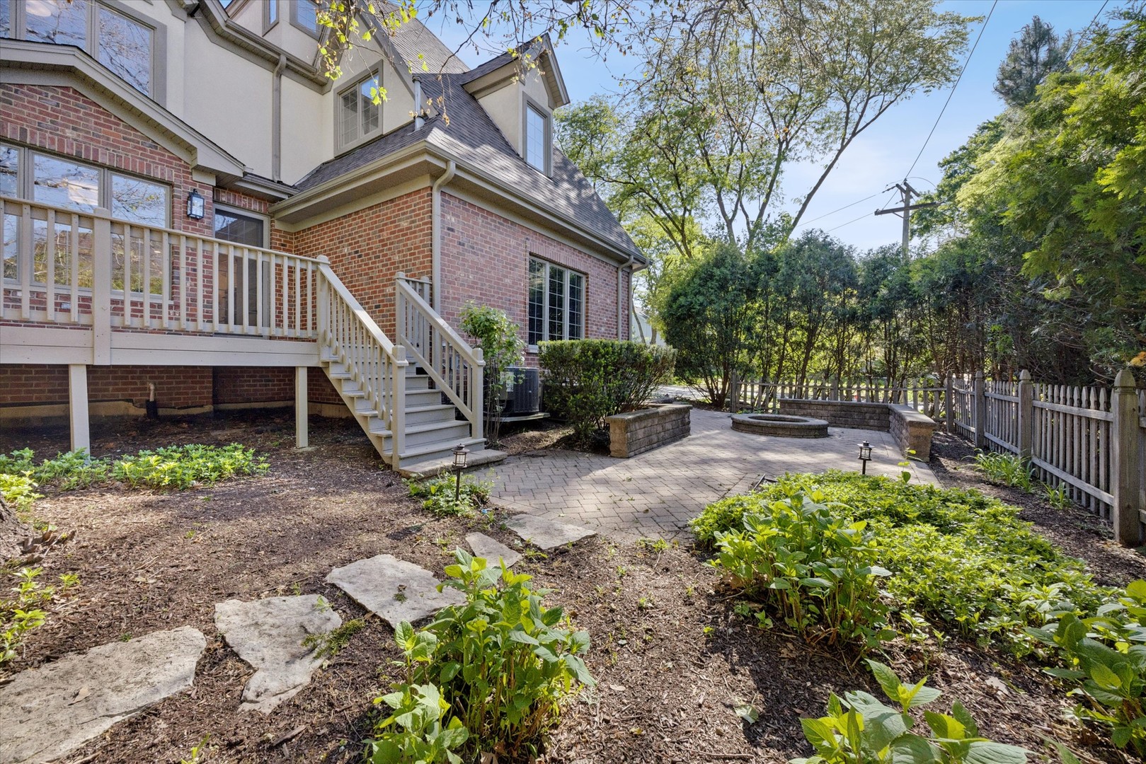 417 W 9th Street