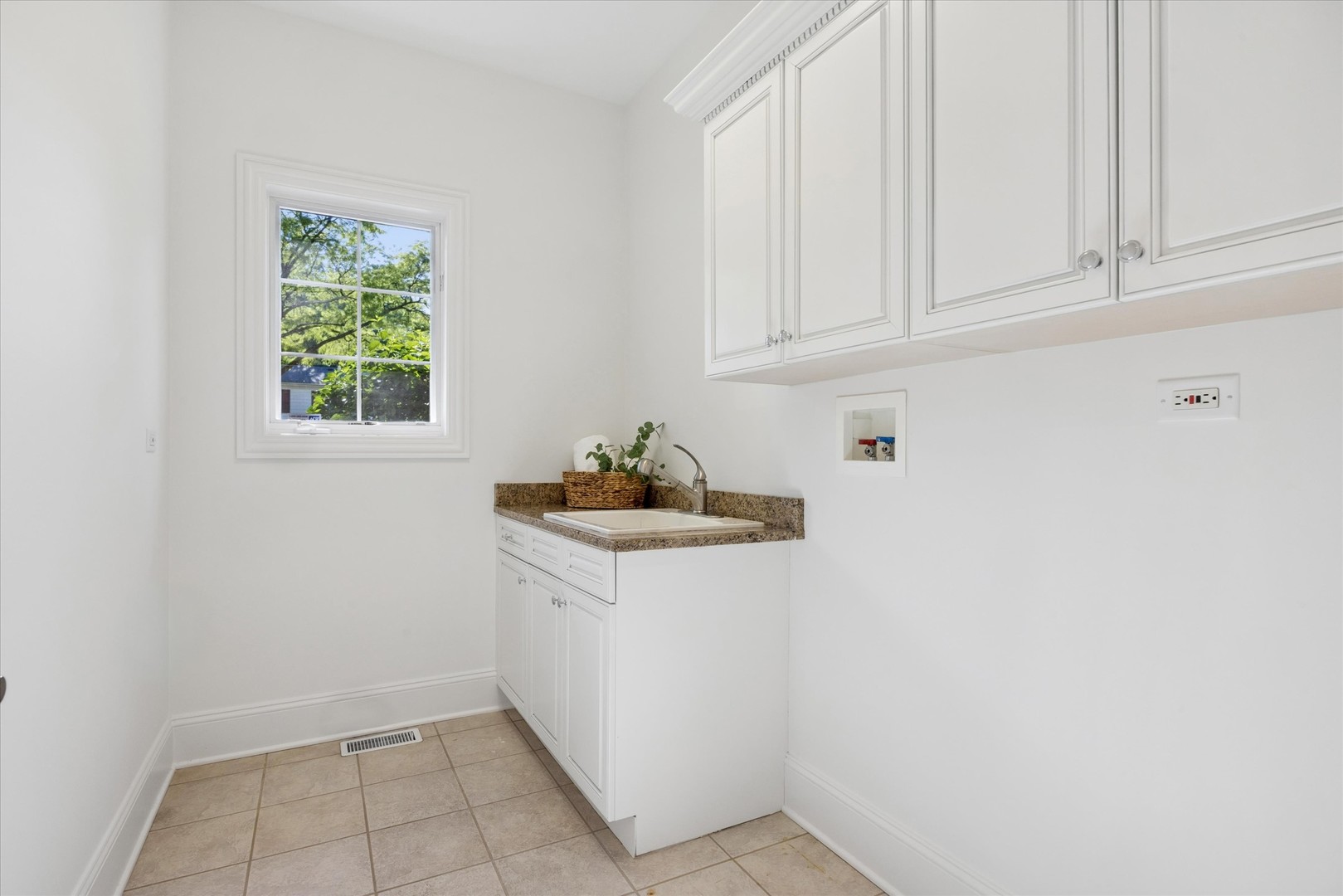 417 W 9th Street