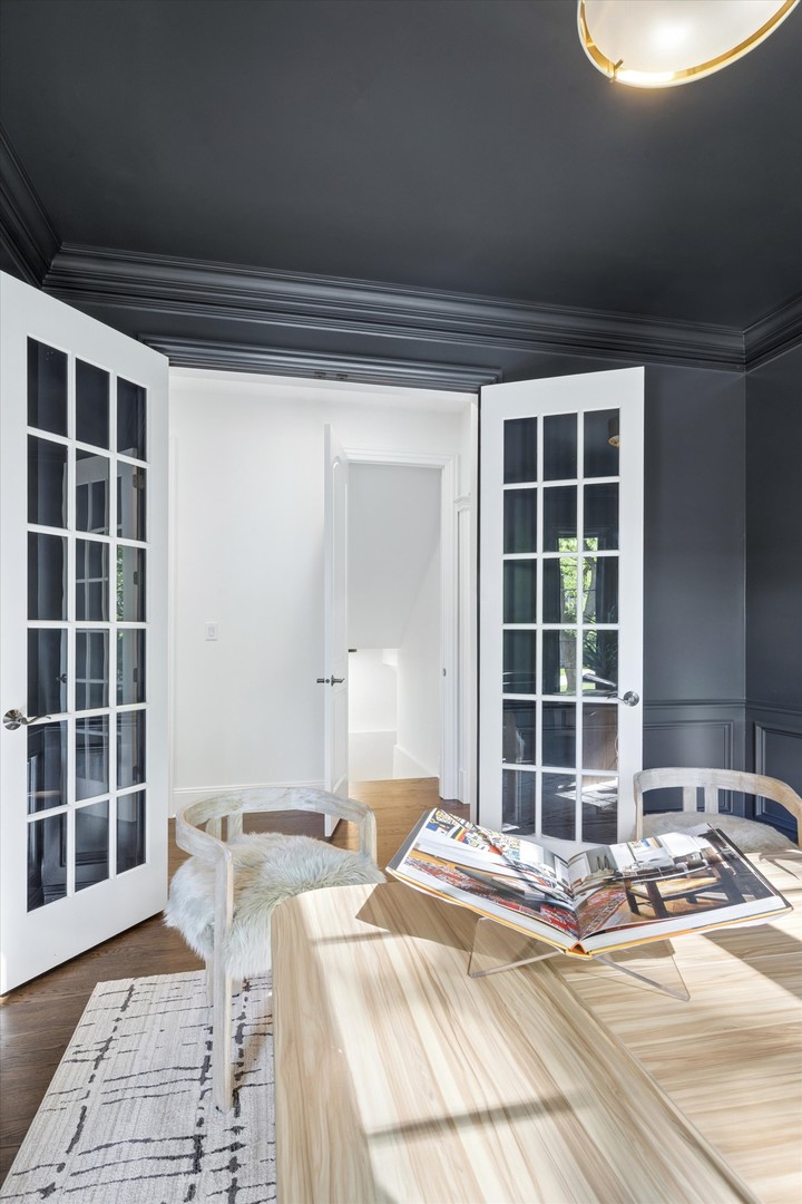 417 W 9th Street