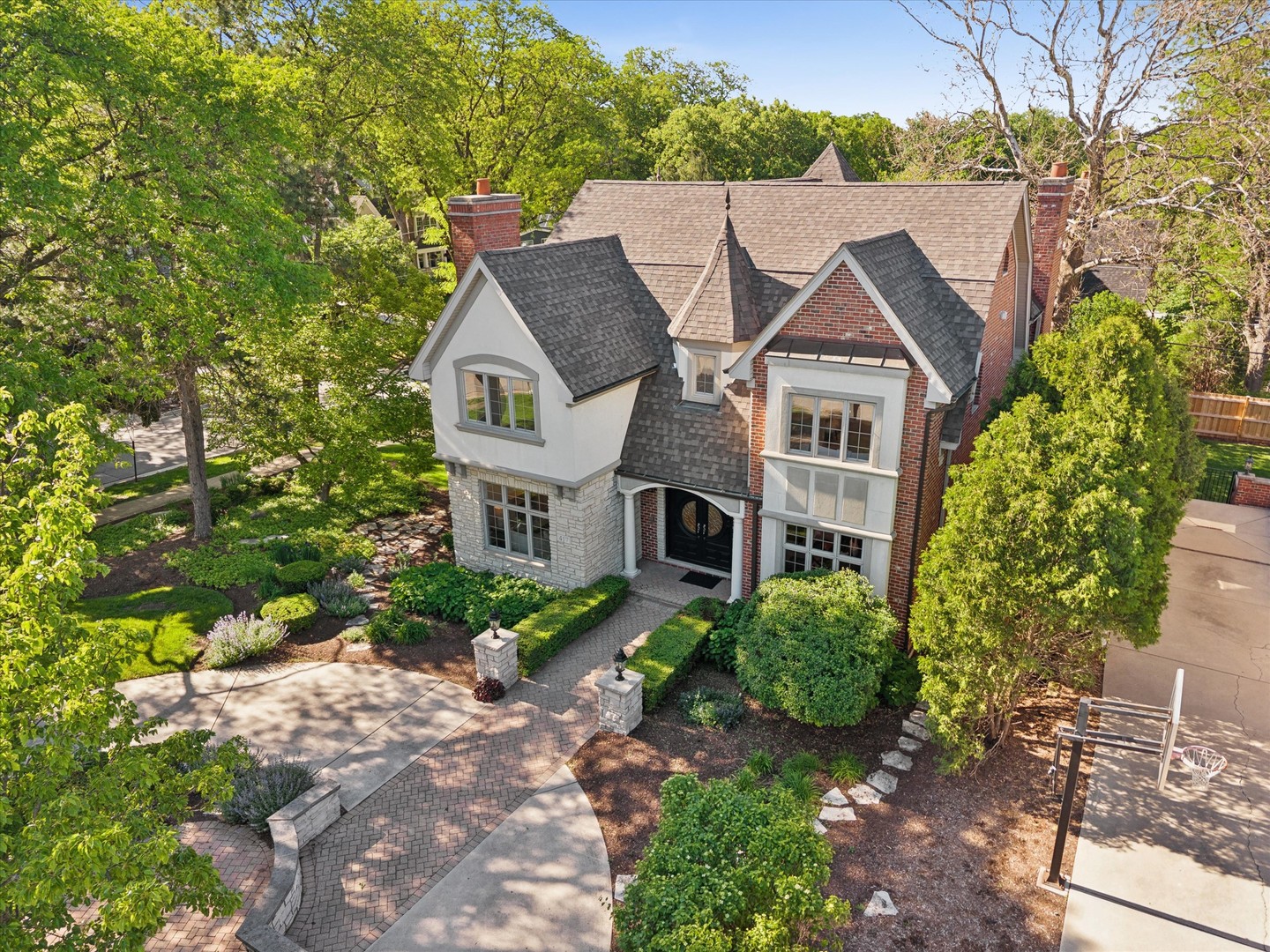 417 W 9th Street