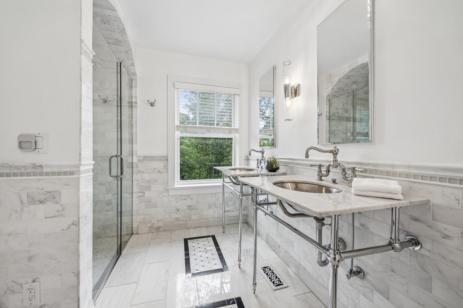 352 RAVINE Road