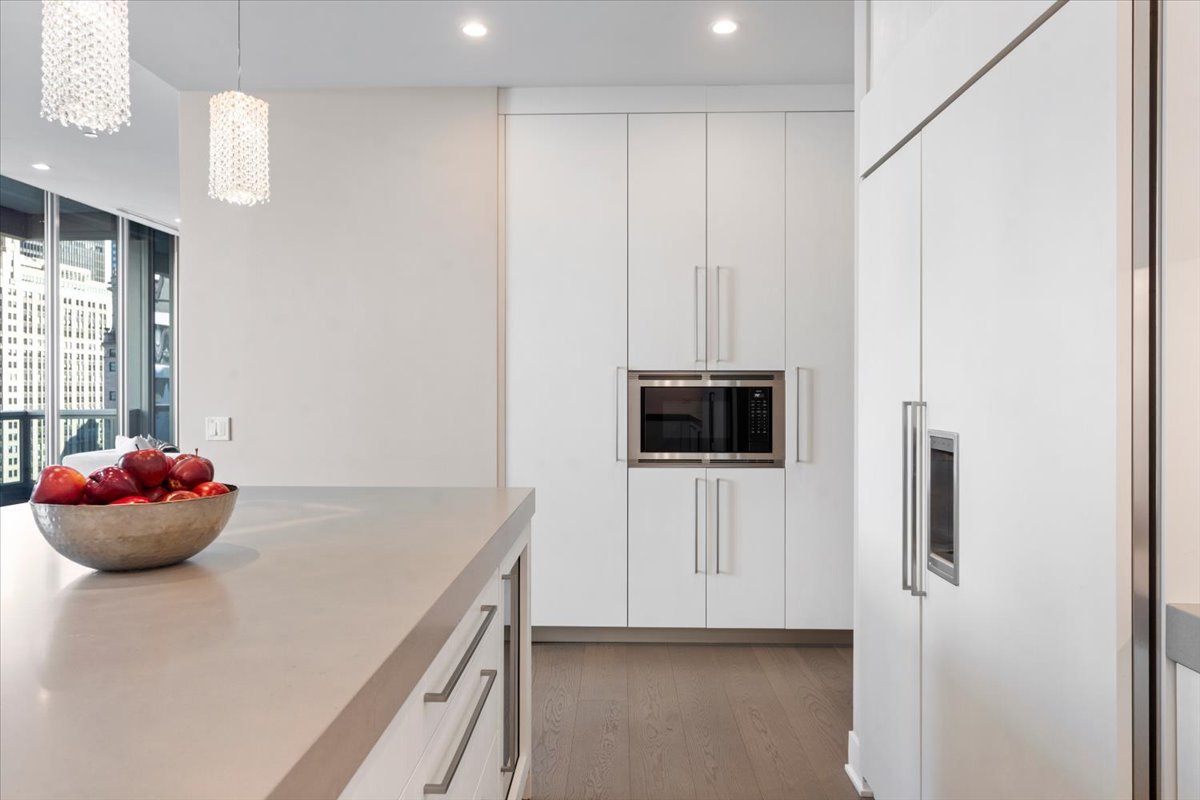 403 N Wabash Street Unit: 15B