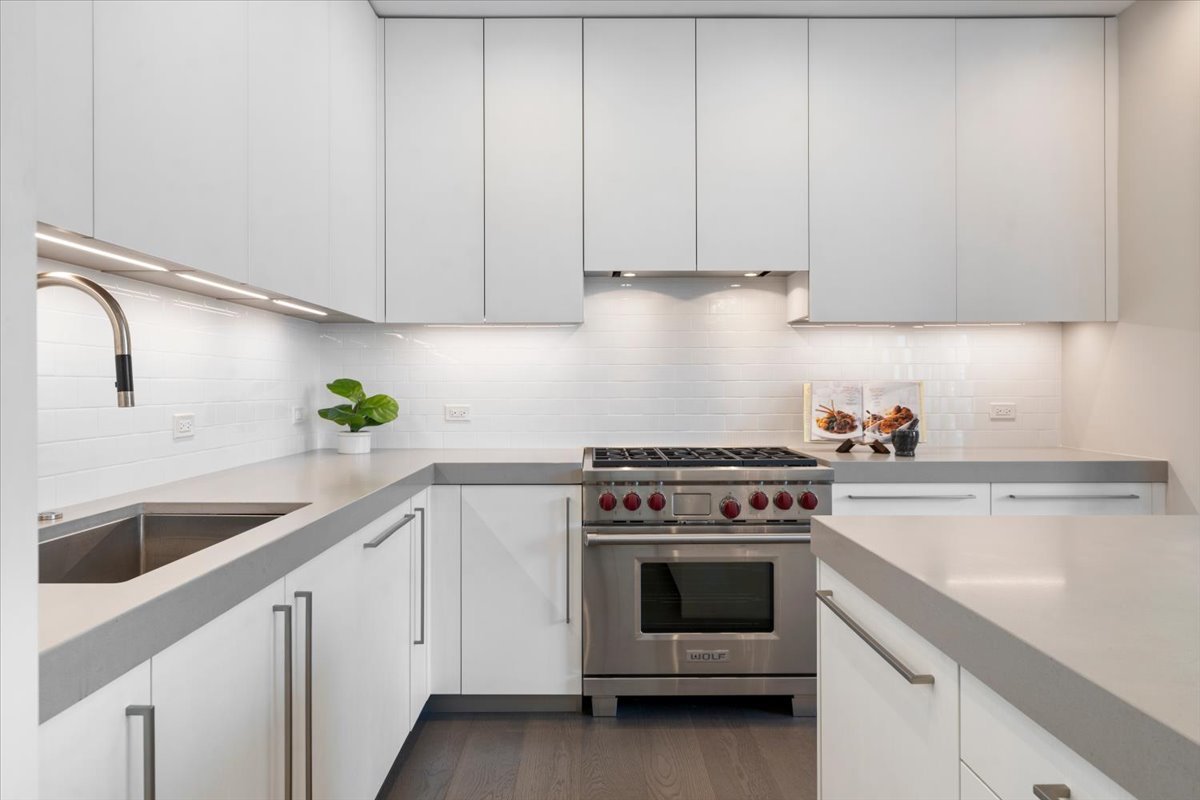 403 N Wabash Street Unit: 15B