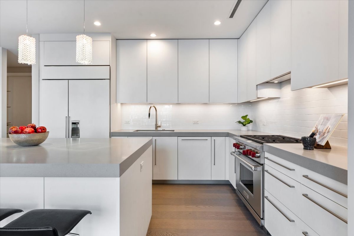 403 N Wabash Street Unit: 15B