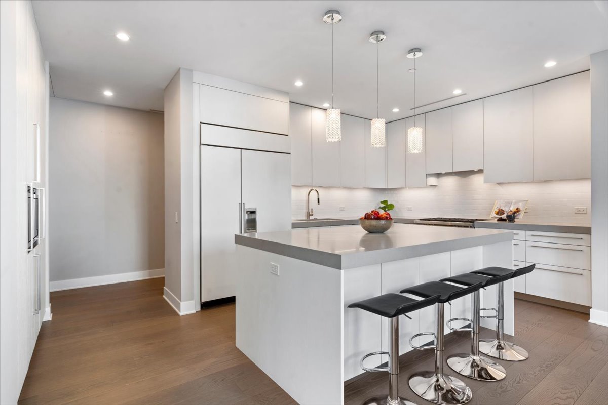 403 N Wabash Street Unit: 15B