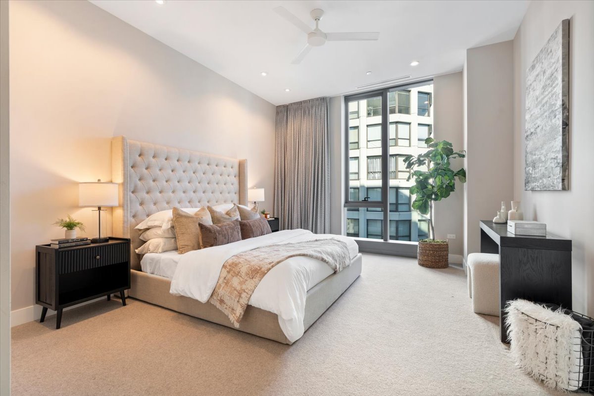 403 N Wabash Street Unit: 15B