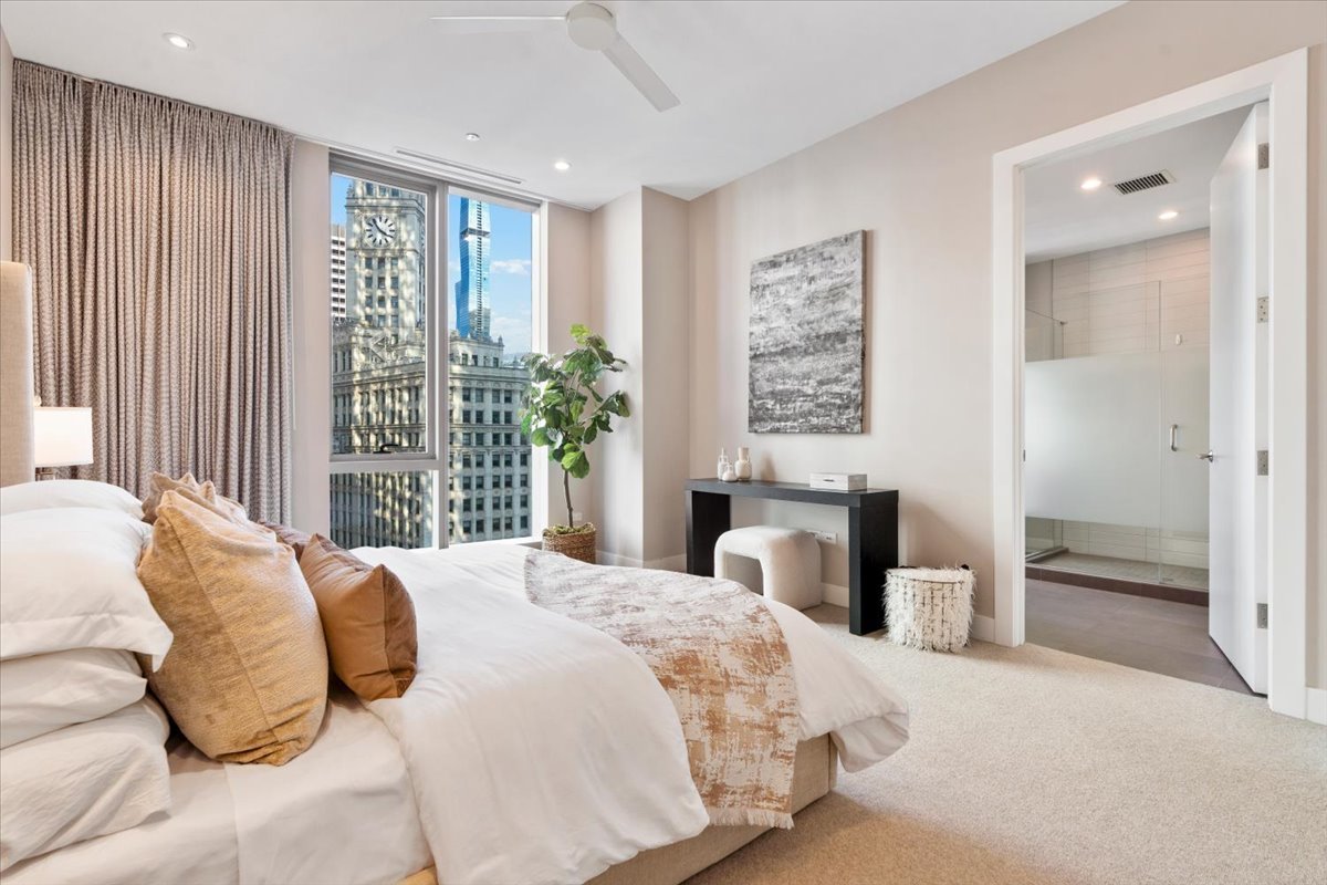 403 N Wabash Street Unit: 15B