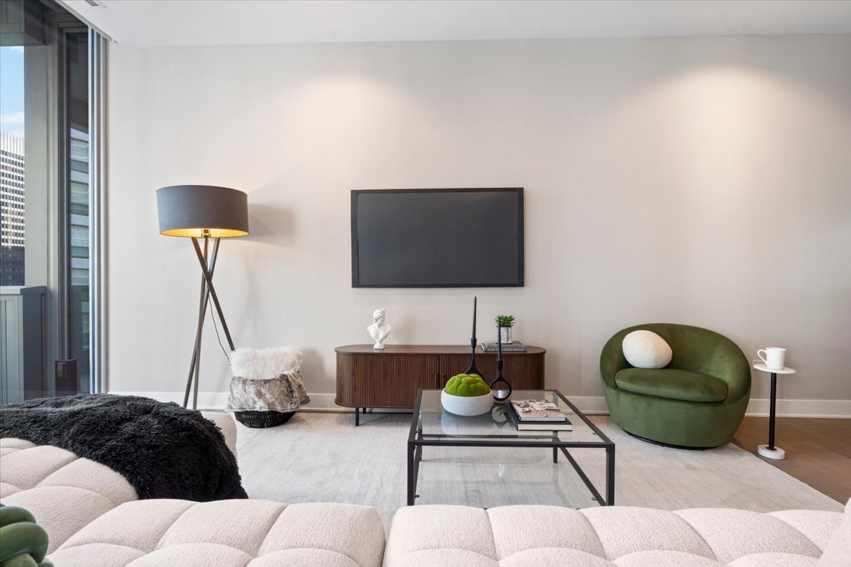 403 N Wabash Street Unit: 15B