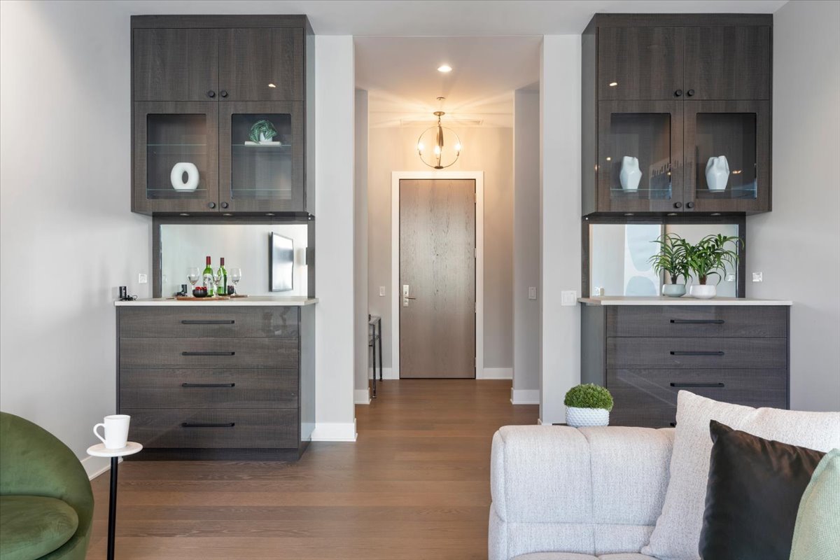 403 N Wabash Street Unit: 15B