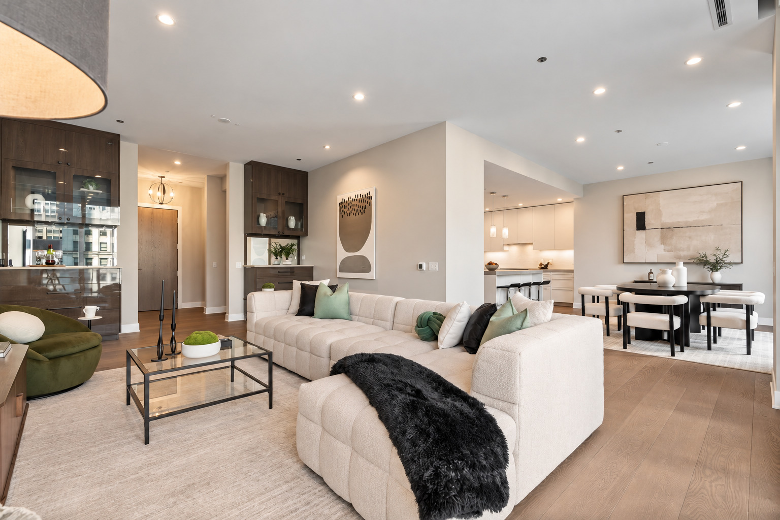 403 N Wabash Street Unit: 15B