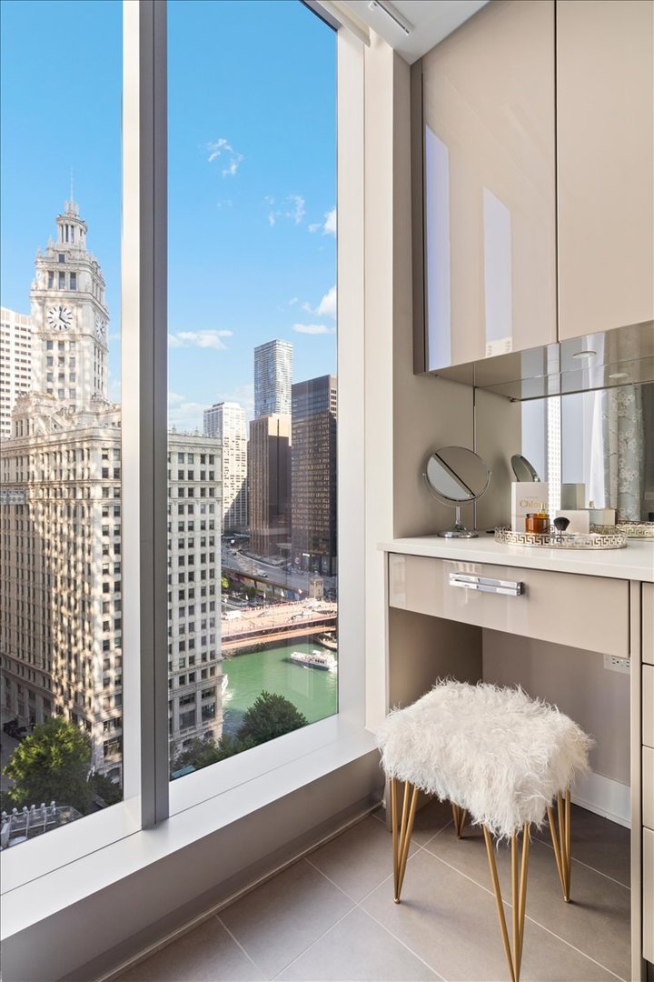 403 N Wabash Street Unit: 15B