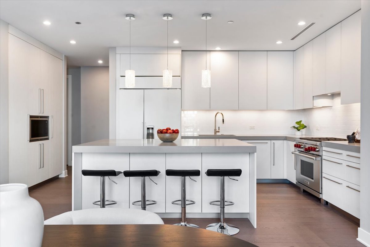 403 N Wabash Street Unit: 15B
