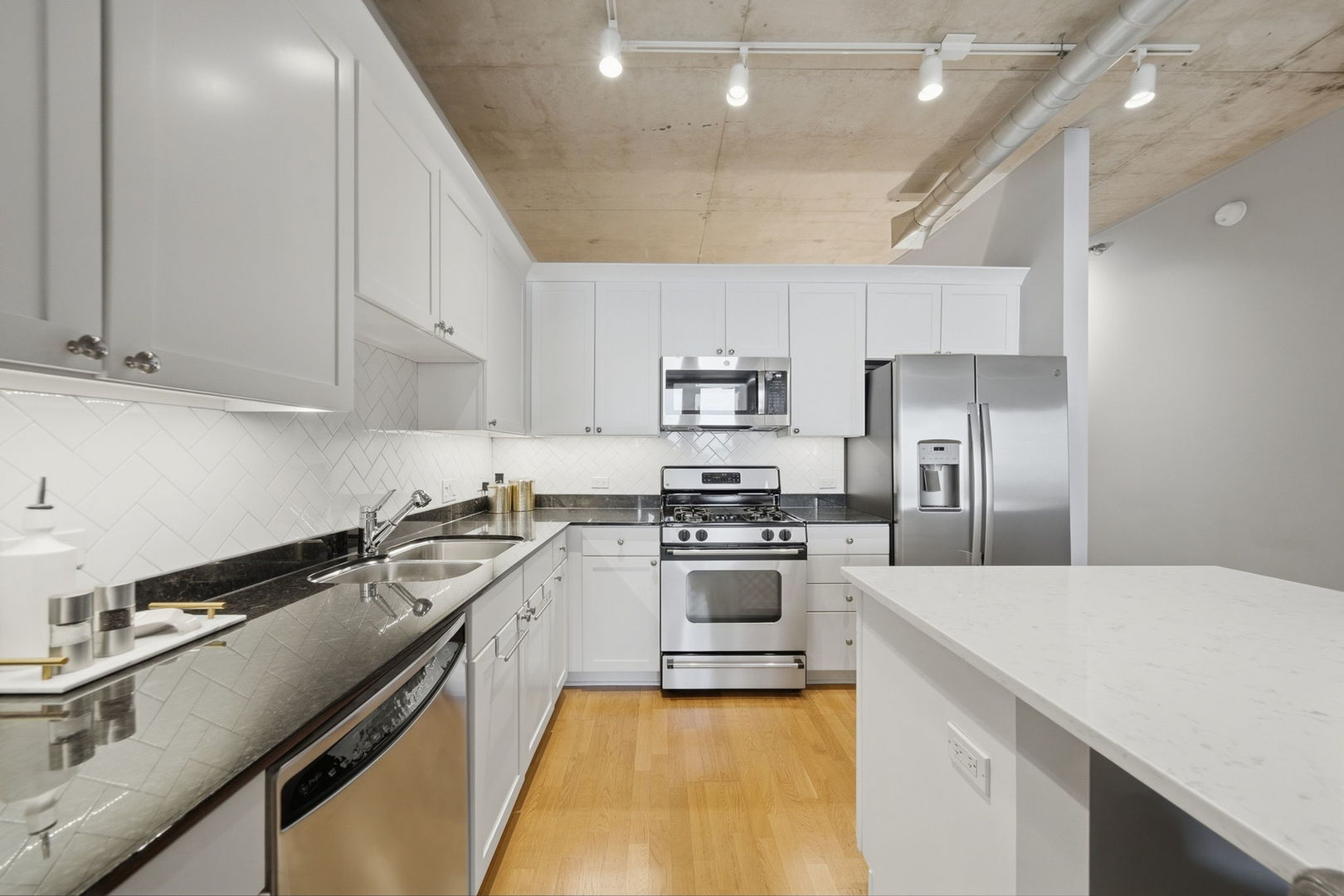 720 N Larrabee Street Unit: 1509