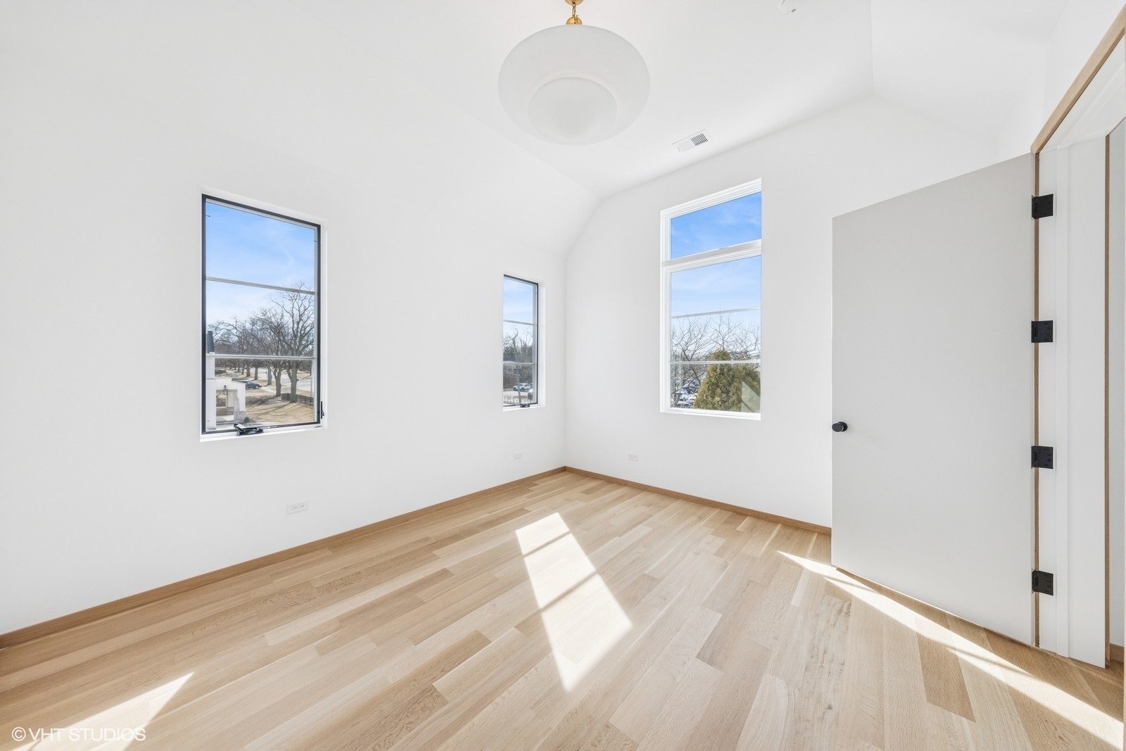 541 Kensington Court