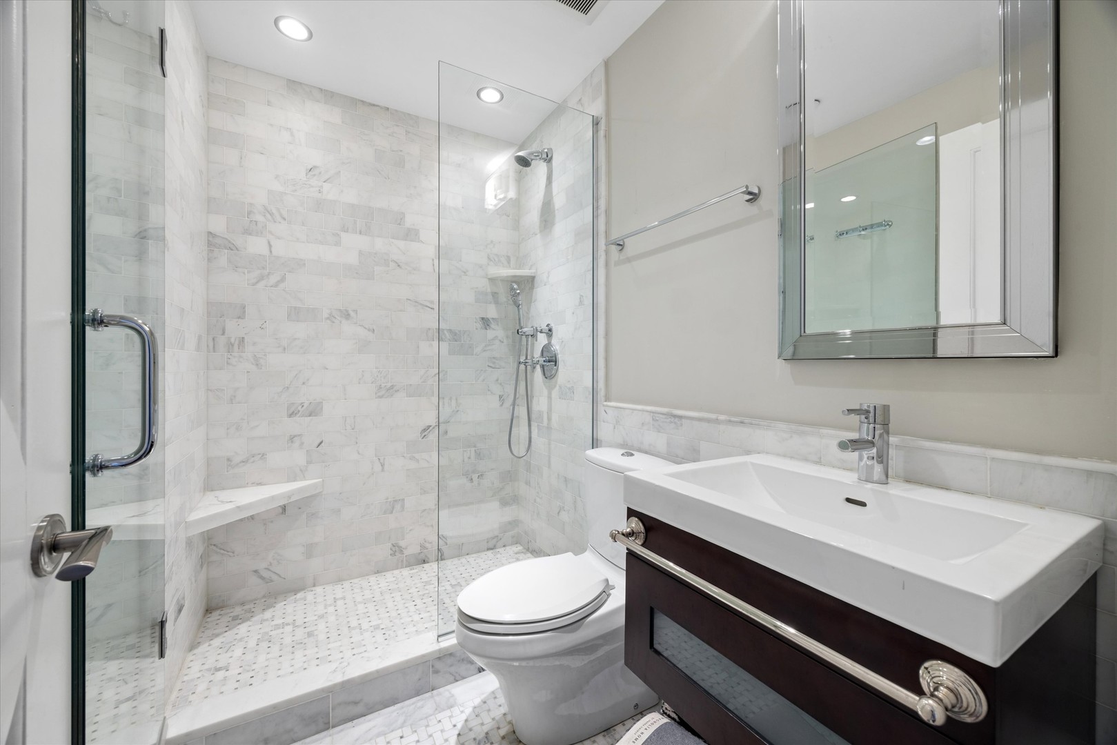 221 E Walton Place Unit: 14B