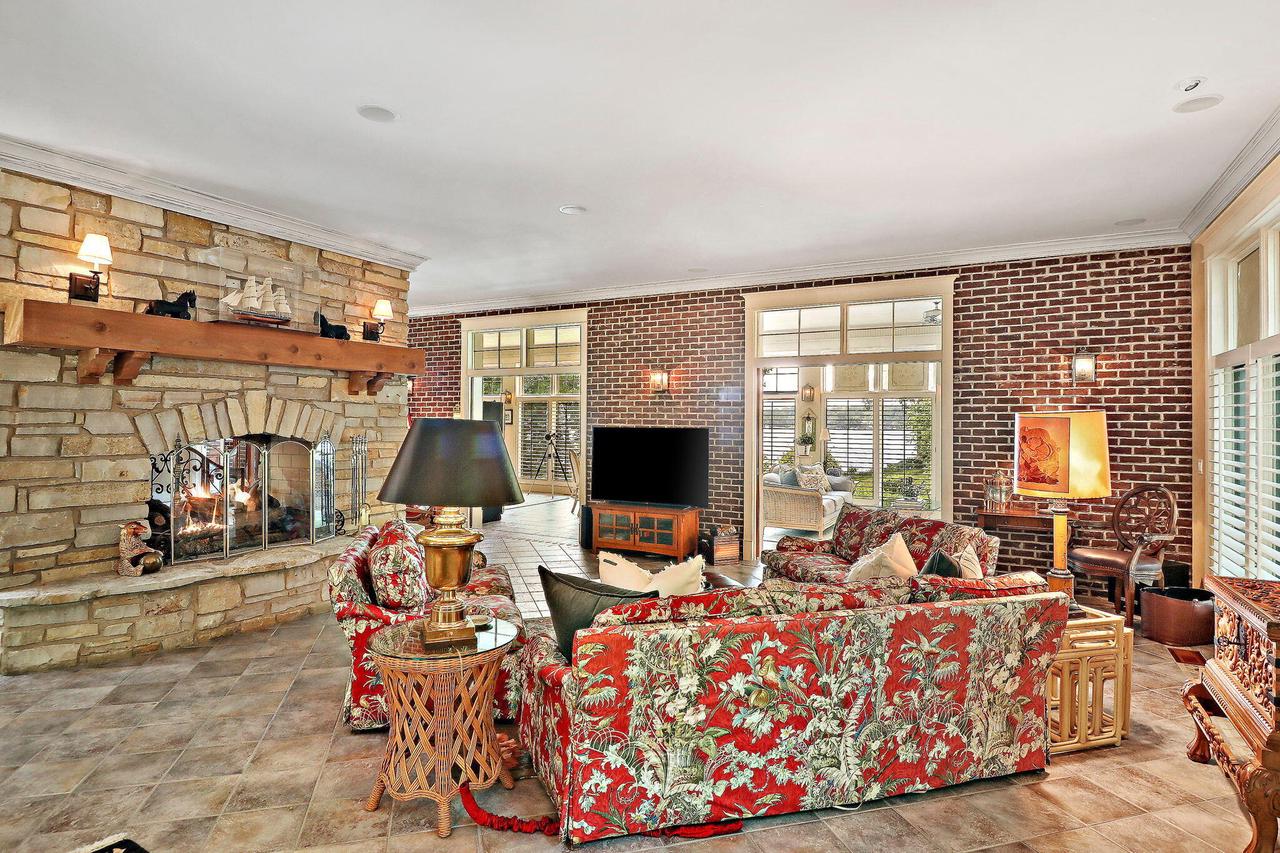 3319 South Shore DRIVE