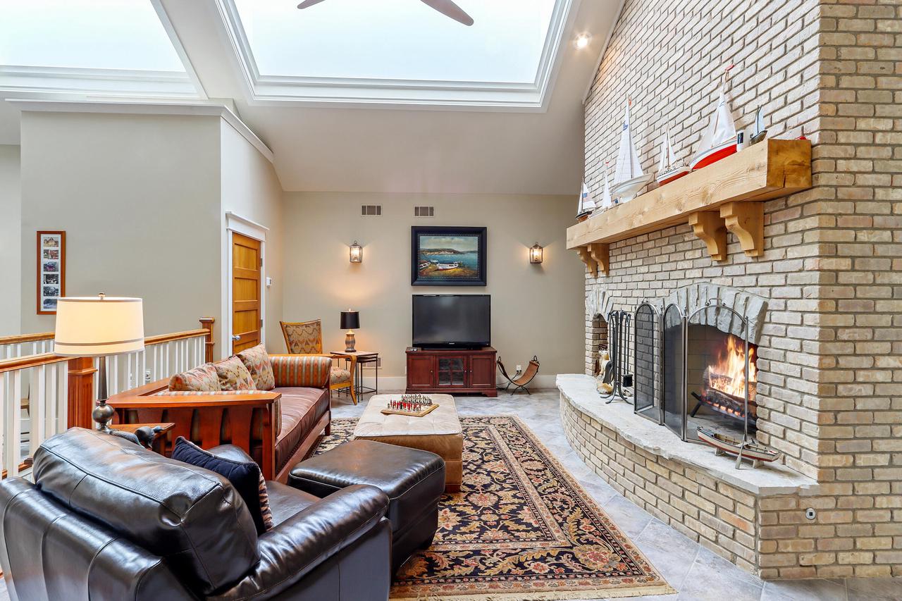 3319 South Shore DRIVE