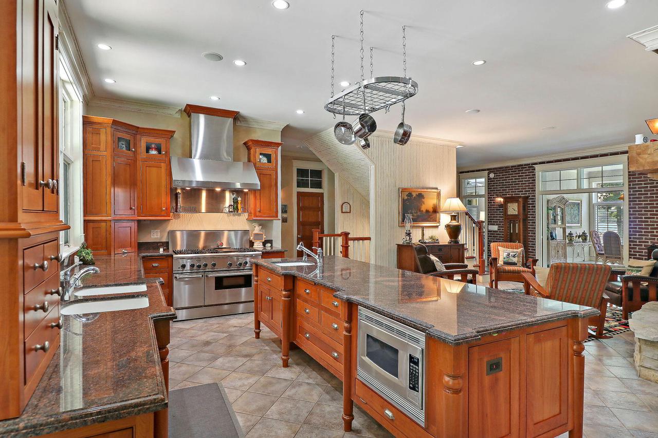 3319 South Shore DRIVE