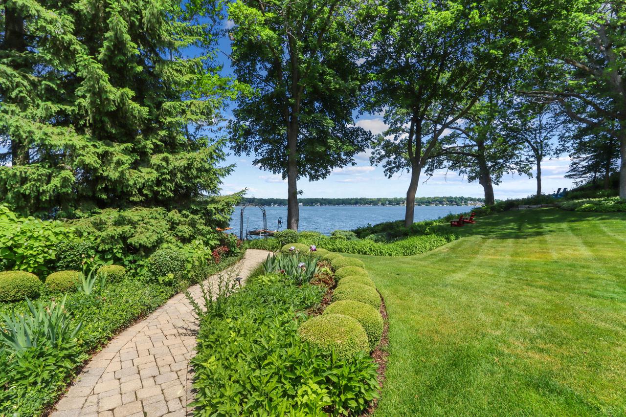 3319 South Shore DRIVE