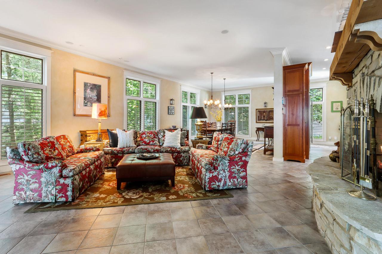 3319 South Shore DRIVE