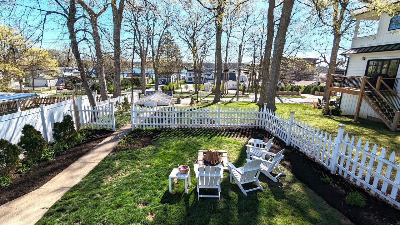 14 North Walworth AVENUE