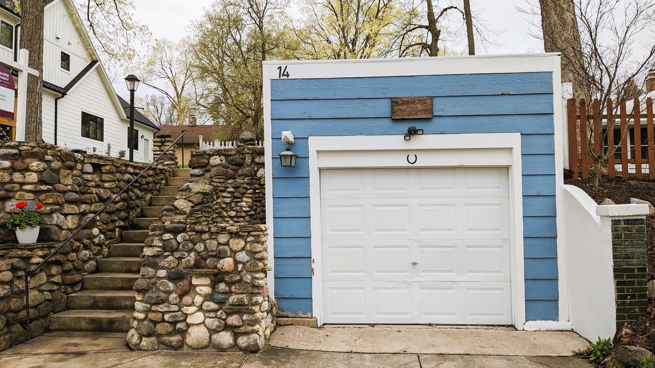 14 North Walworth AVENUE