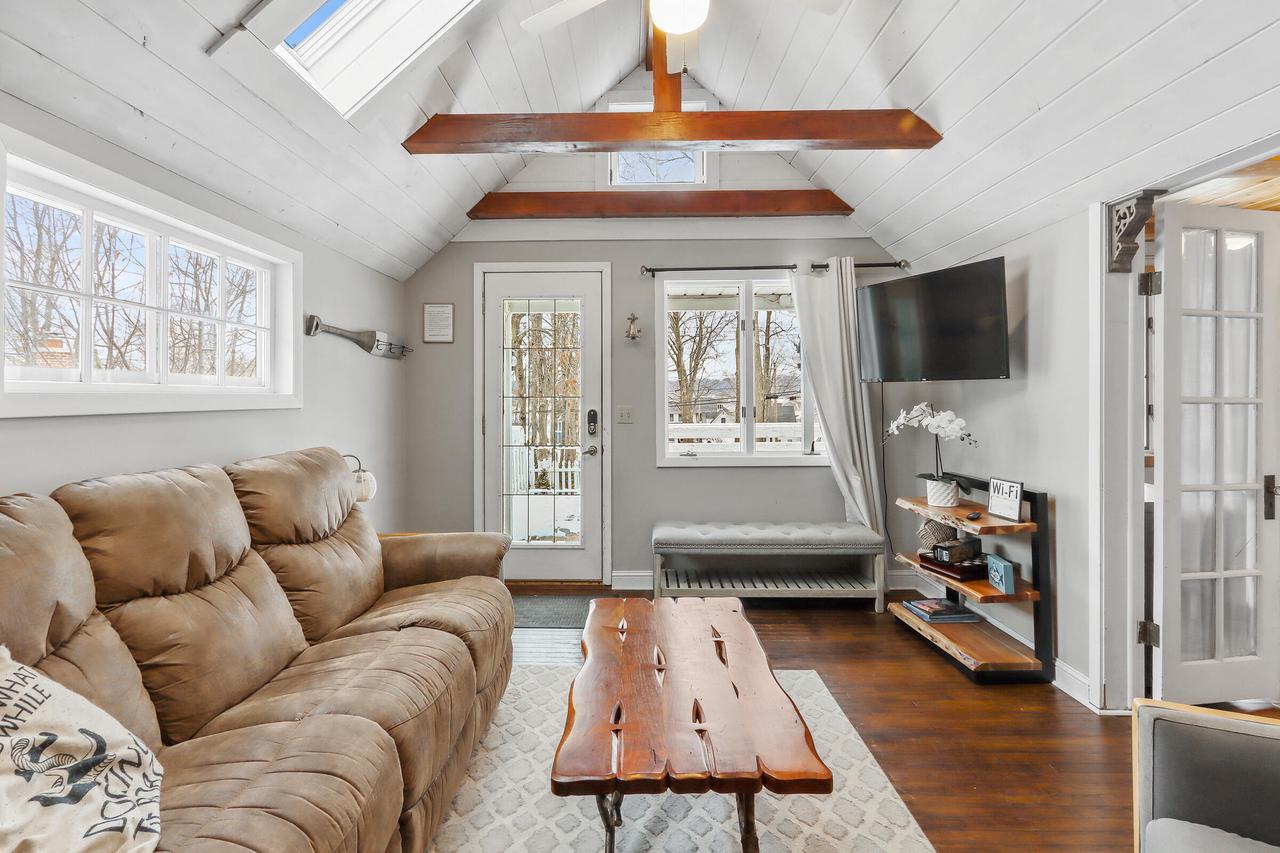 14 North Walworth AVENUE