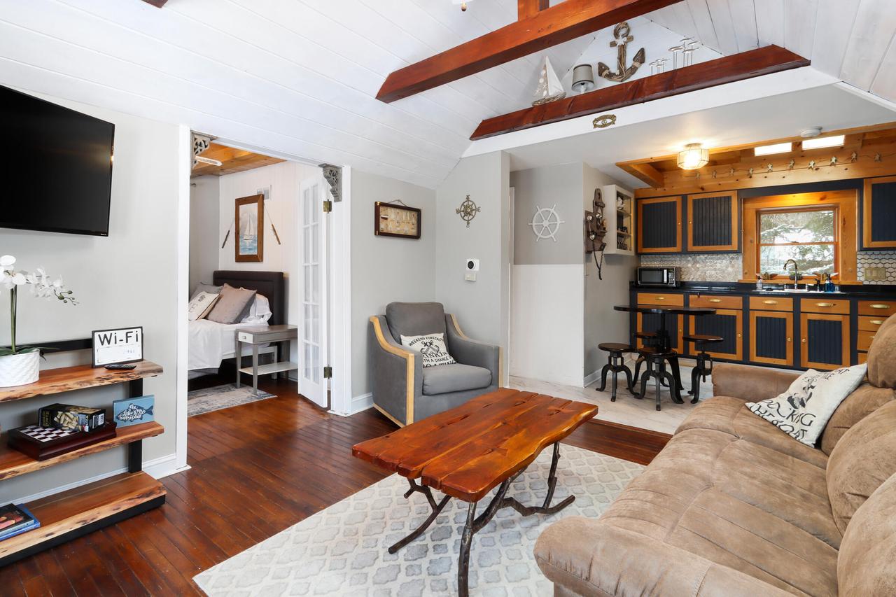 14 North Walworth AVENUE