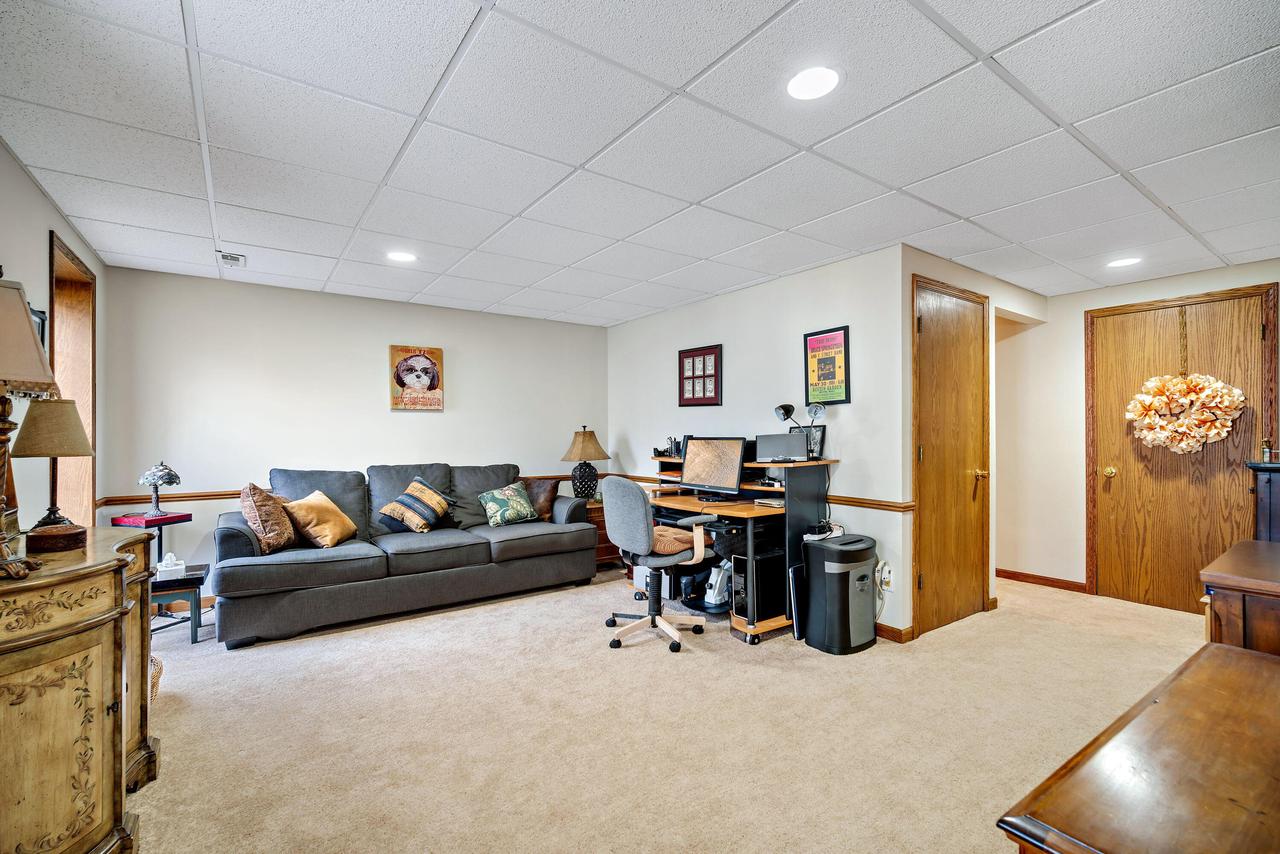 1745 Woodland DRIVE 12-38